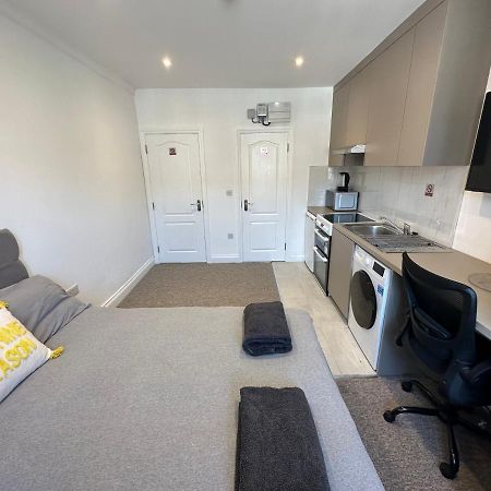 Bright Modern, 1 Bed Flat, 15 Mins Away From Central London 亨顿 外观 照片