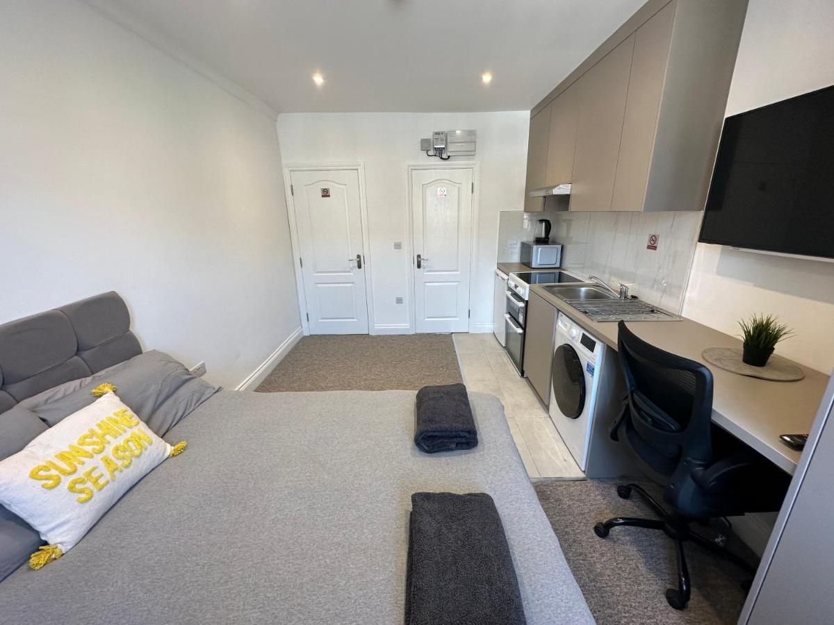Bright Modern, 1 Bed Flat, 15 Mins Away From Central London 亨顿 外观 照片